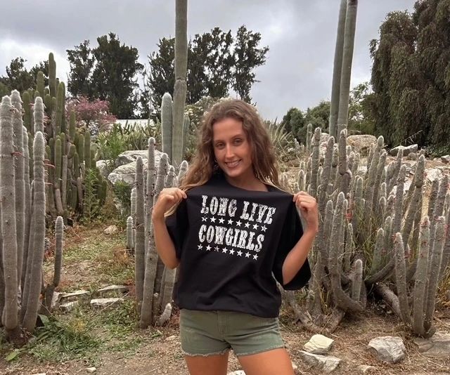 long-live-cowgirls-black-graphic-tee-vintage-western-style-country-model