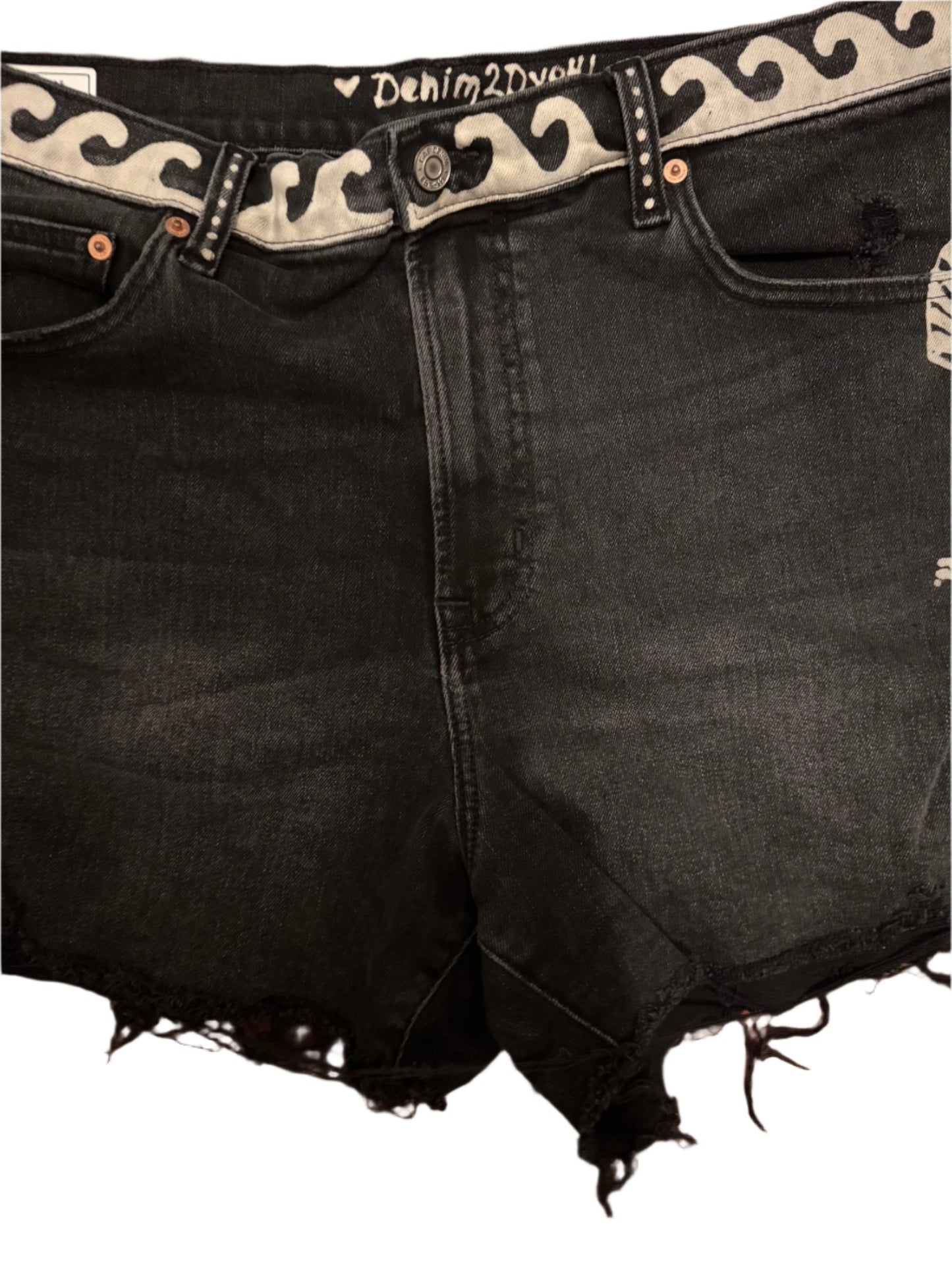 GAP high-rise 4" denim shorts with raw hem, wave waistline, and hand-placed seashells on front and back pockets – one-of-a-kind size 16 coastal style
