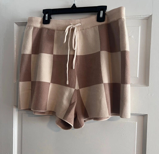 Checkered Camel and Beige Woven Drawstring Short Loose Fit