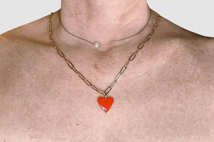 GOLD CHAIN NECKLACE WITH COLORED HEART: BLACK, PINK OR RED