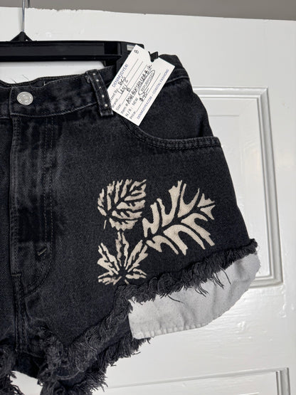 Fall Leaf Spray and Halloween Hand Bleached Button Zip Front Levis Reg Fit 505 Pocket Show Denim Raw hem Shorts size 8 Women Bottom Cozy Comfort