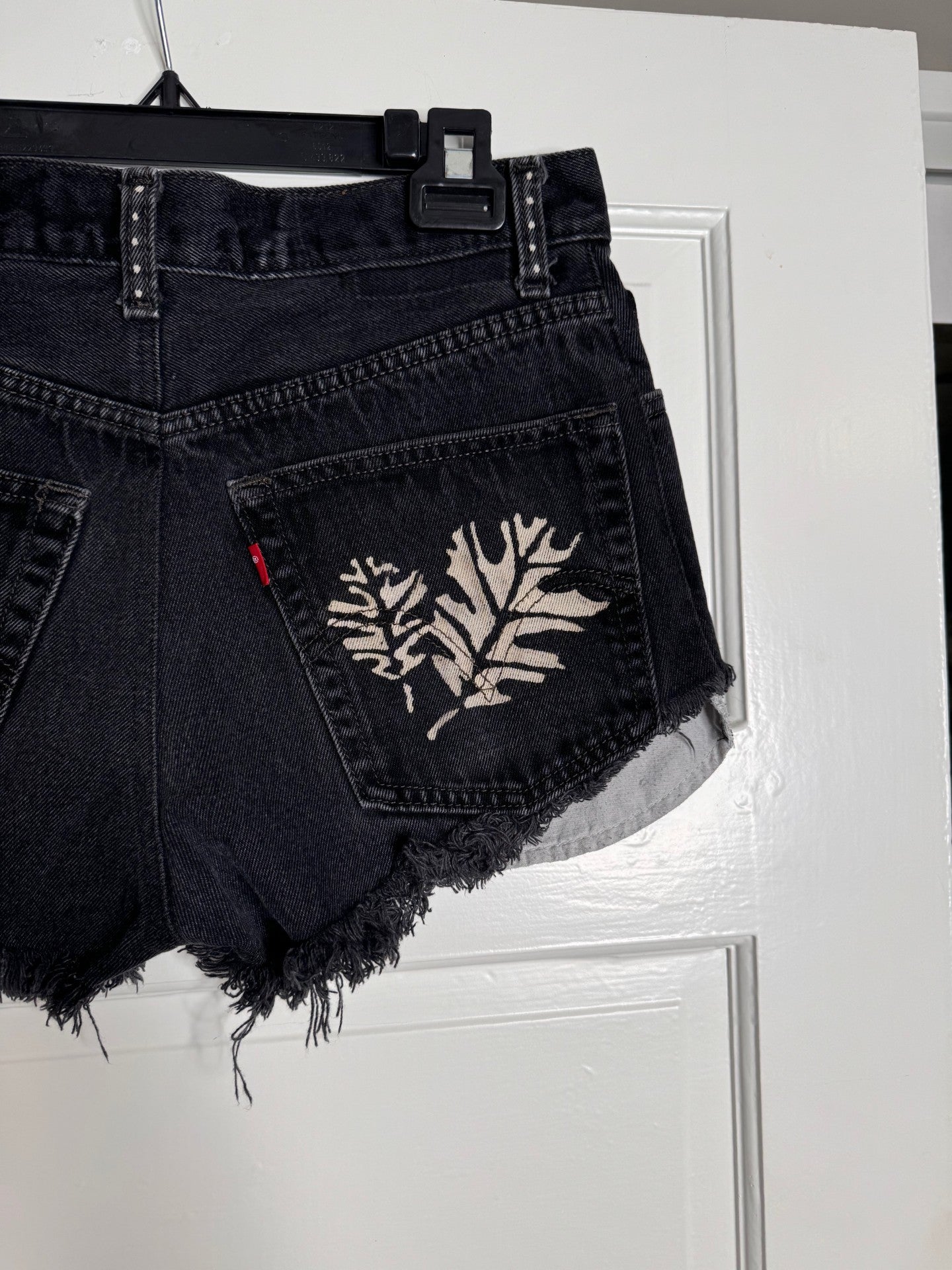 Fall Leaf Spray and Halloween Hand Bleached Button Zip Front Levis Reg Fit 505 Pocket Show Denim Raw hem Shorts size 8 Women Bottom Cozy Comfort