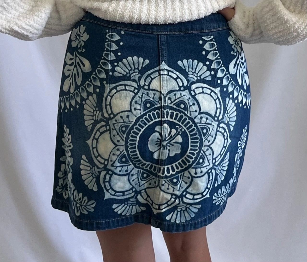 Hibiscus Sun Mandala Skirt ~ H&M Divided Button Front Size 26/4 Adult