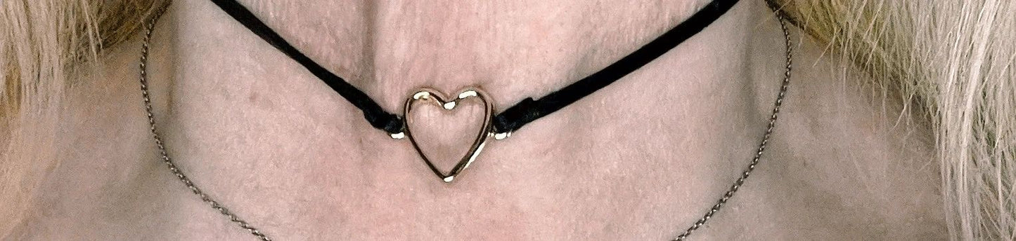 HEART CHOKER BLACK VELVET WITH GOLD HEART